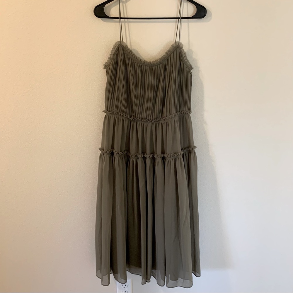 NWOT Banana Republic green tiered midi dress